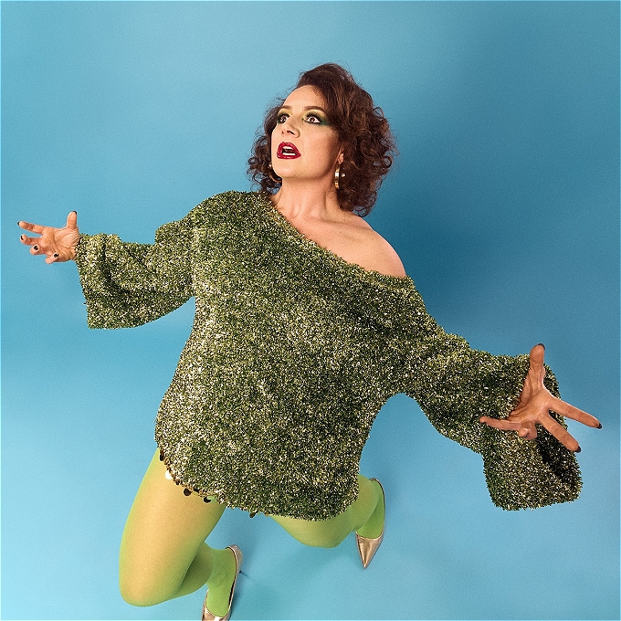 Jessica Fostekew strikes a dramatic pose